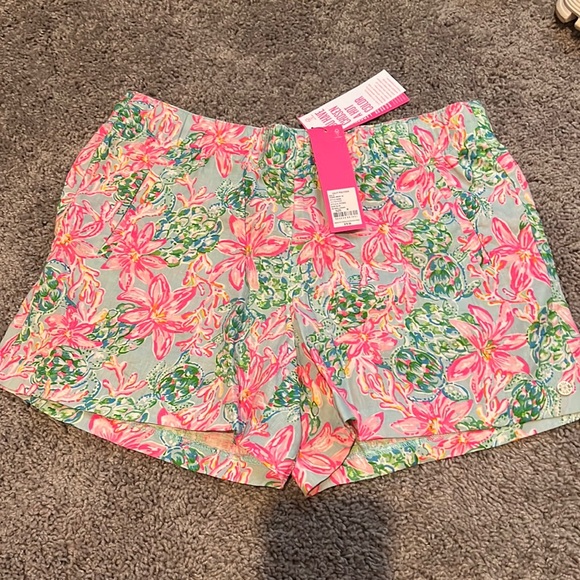 Lilly Pulitzer Pants - NWT Lilly Pulitzer Lilo Linen Shorts - So Shellegant - Size M